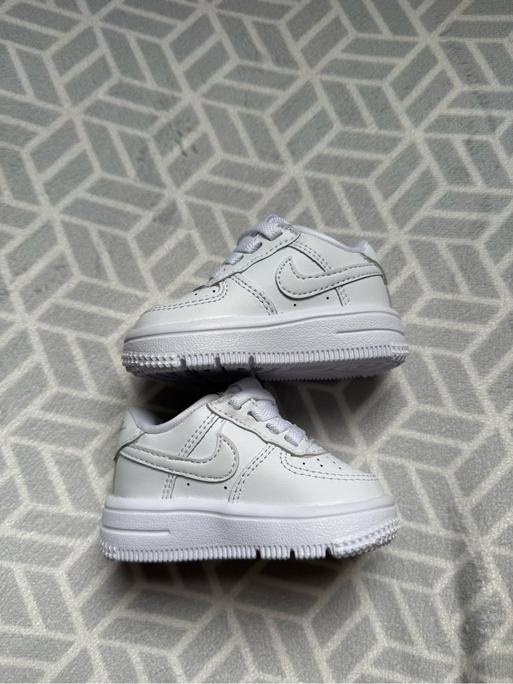 Nike Kids White Low-Top Sneakers with Classic Swoosh